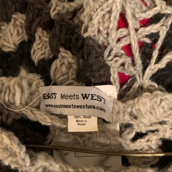 Wool Poncho - Picture 4 of 4